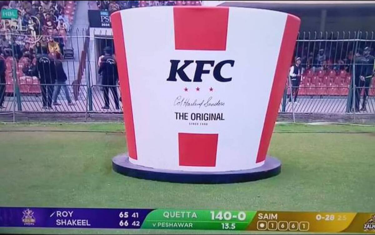 هواداران کریکت در پاکستان: KFC نباید اسپانسر ما باشد!