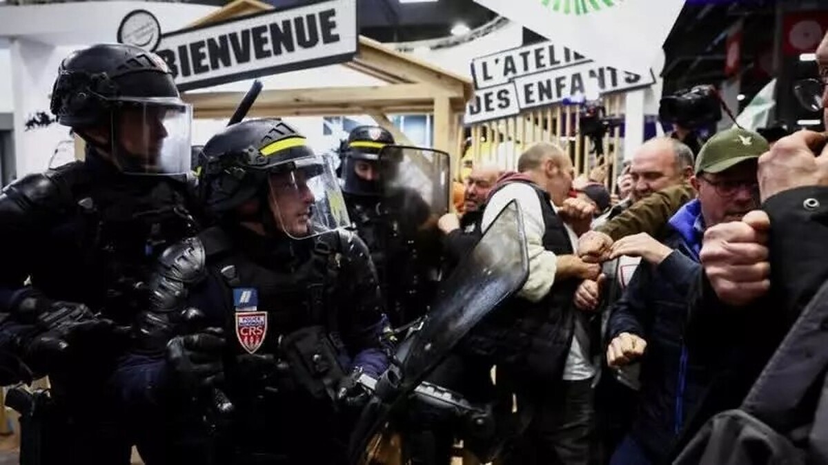 سرکوب خشونت‌بار کشاورزان معترض توسط نیروهای ضدشورش فرانسه