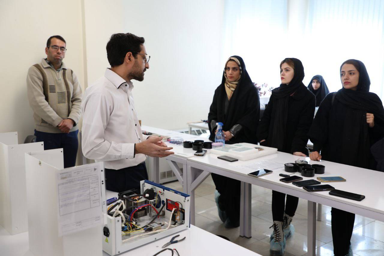 بومی سازی انواع کورد و منبع نور سرد مورد نیاز جراحی‌های لاپاروسکوپی