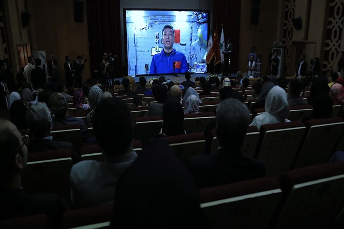گفت و‌گوی مستقیم نوجوان ایرانی با فضانوردان مستقر در ایستگاه فضایی چین