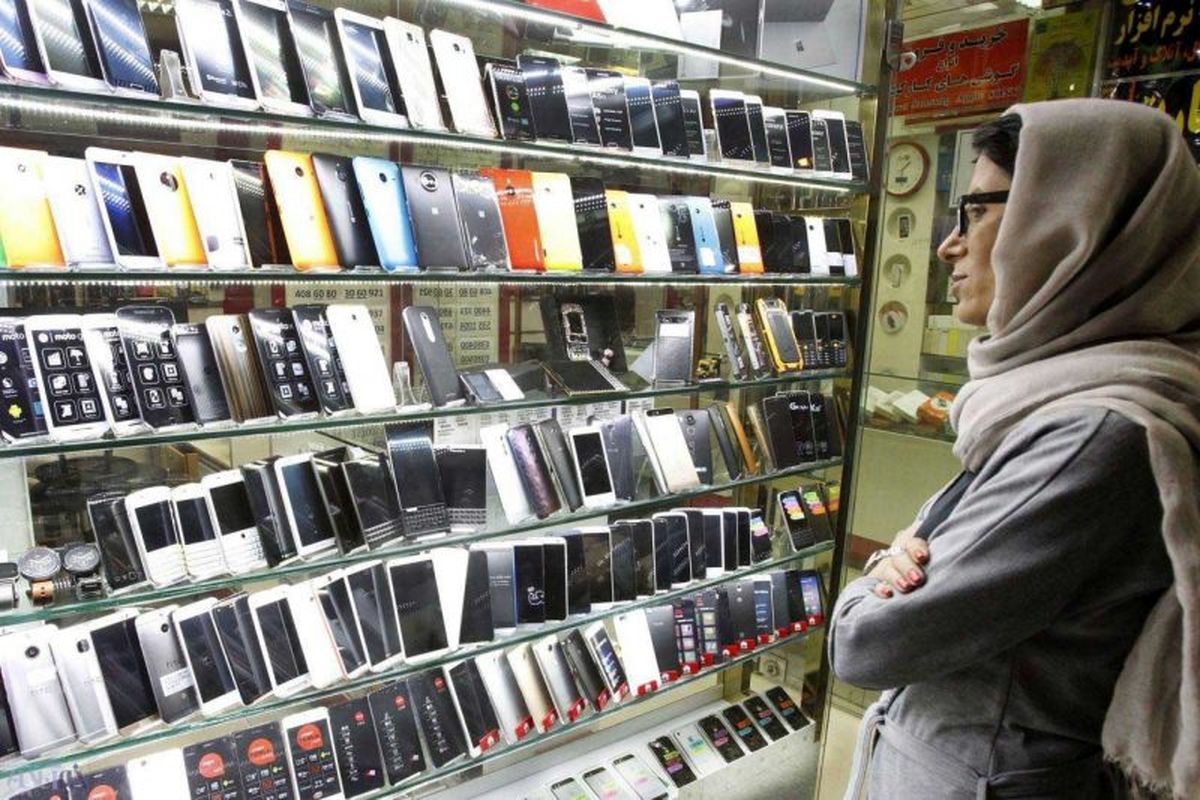 کاهش ۳۰ درصدی خریداران موبایل در ۱۴۰۱