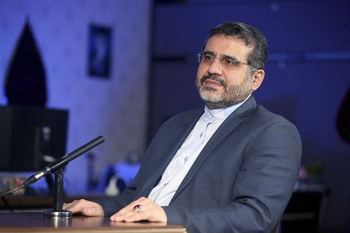 وزیر فرهنگ و ارشاد اسلامی به تماشای نمایش «هفت خان اسفندیار» نشست + فیلم