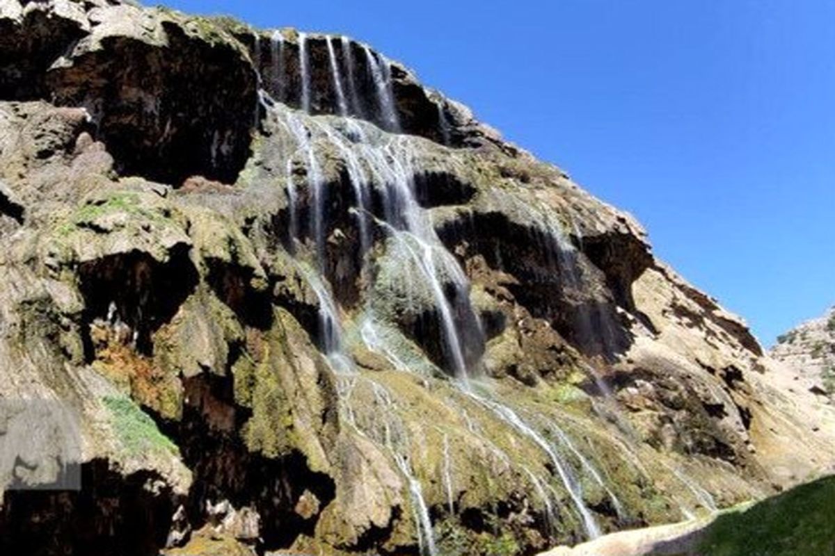 با هدف دستری بهتر گردشگران جاده دسترسی به پایین دست آبشار کمر دوغ آسفالت می‌شود