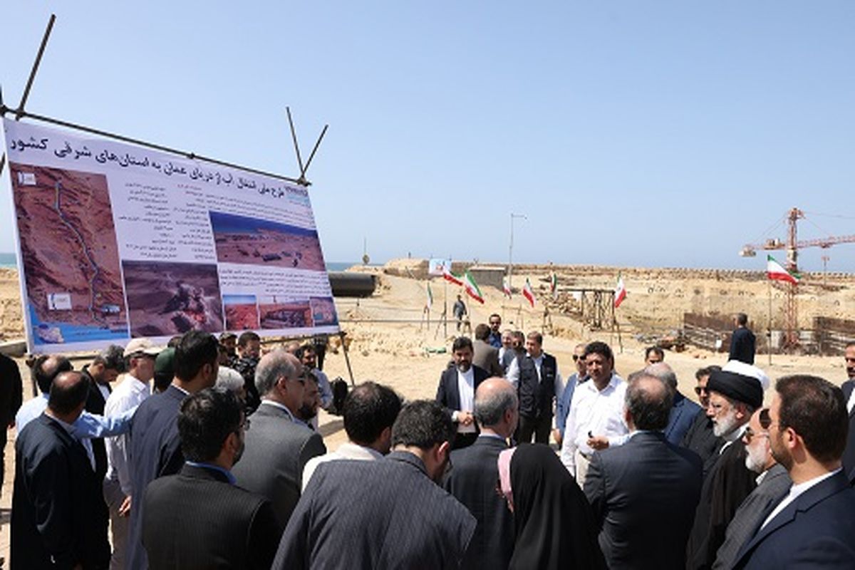 عملیات اجرایی لوله‌گذاری انتقال آب از دریای عمان به استان‌های شرقی کشور آغاز شد