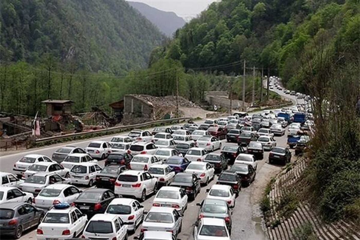 تردد در مسیر جنوب به شمال چالوس ممنوع است/ ترافیک نیمه سنگین  در جاده های چالوس و آزاد راه تهران_ شمال