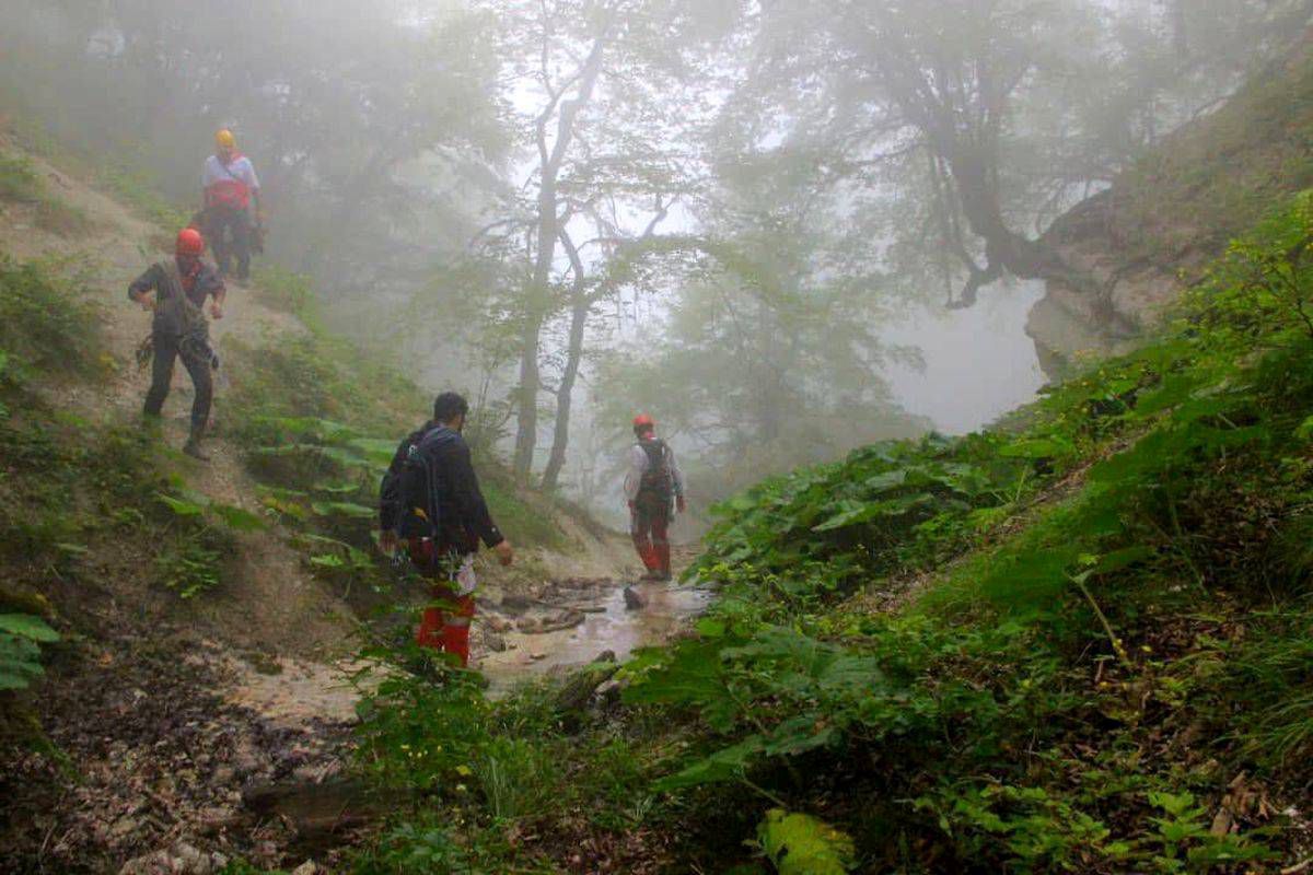 نجات ۳ جوان گمشده در ارتفاعات رودبار