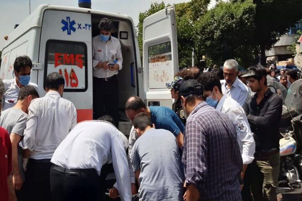 تعداد مصدومان حادثه آتش سوزی  انبار خیابان مولوی به ۱۵ نفر رسید