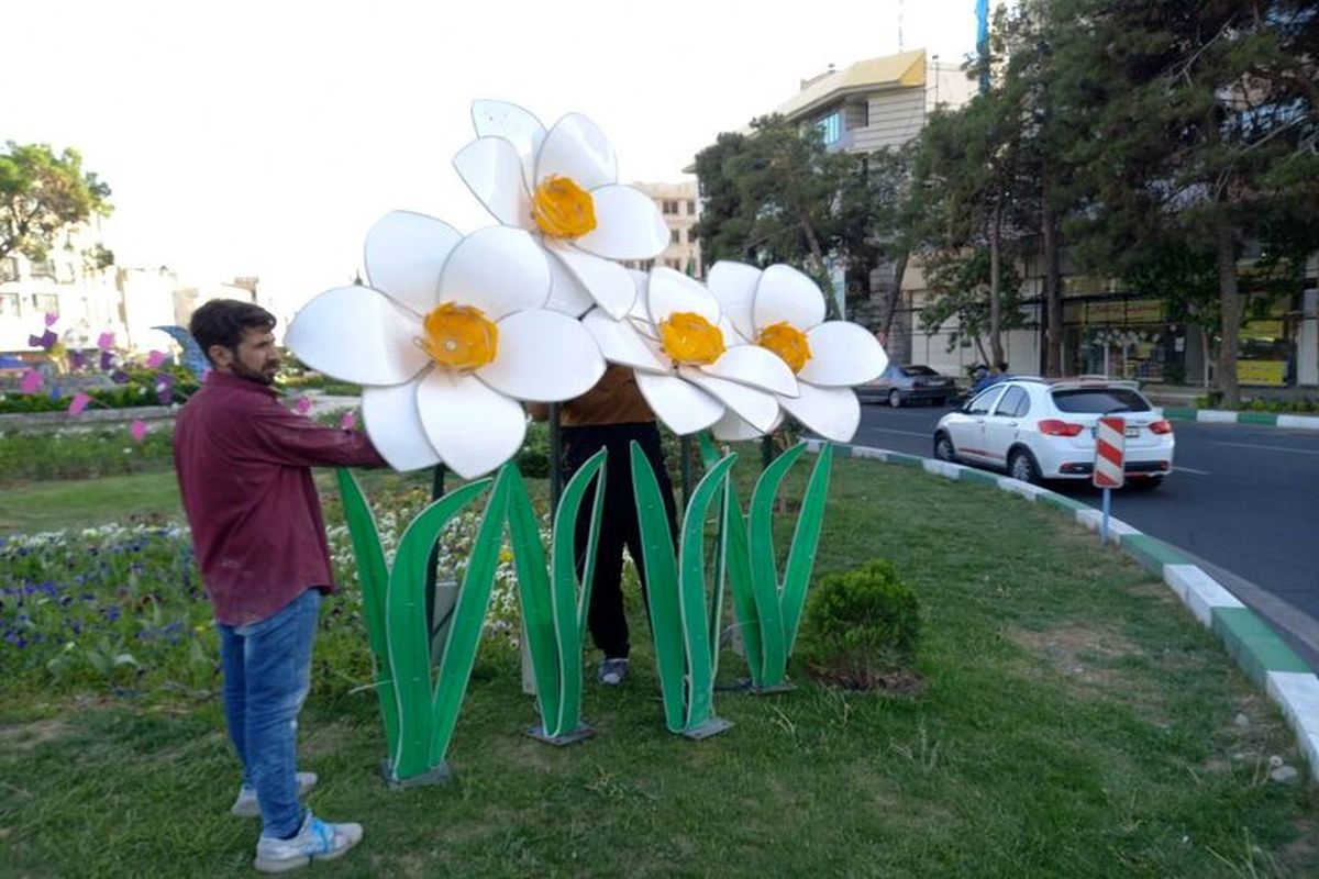 نصب المان گل نرگس در میدان کمال الملک تهرانسر