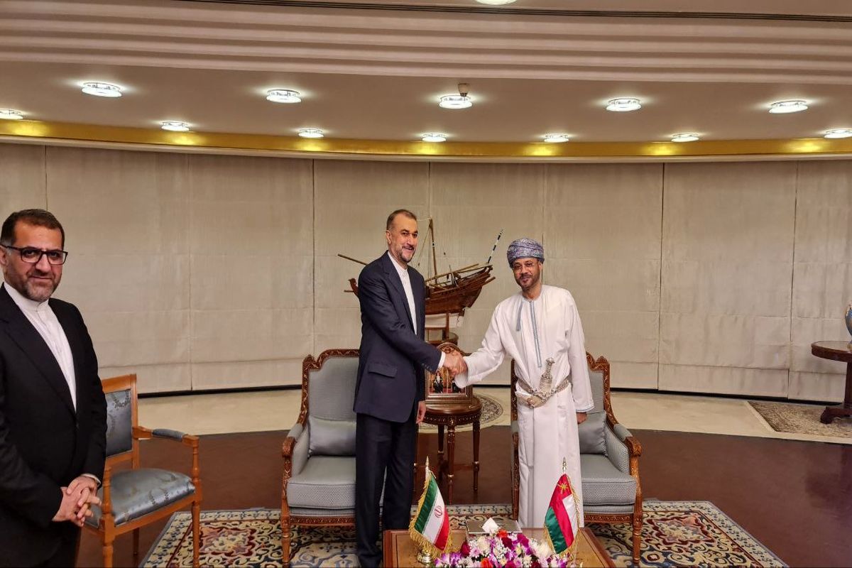 امیرعبداللهیان با همتای عمانی خود دیدار کرد/ موضوعات منطقه‌ای محور گفت‌وگوی وزرای خارجه ایران و عمان