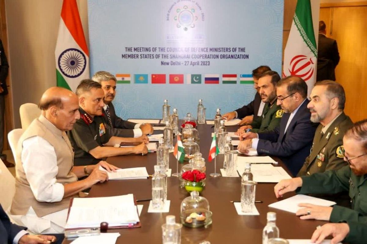 دیدار امیر آشتیانی با وزیر دفاع هند/ دعوت از هند برای شرکت در رزمایش مرکب کمربند امنیت دریایی