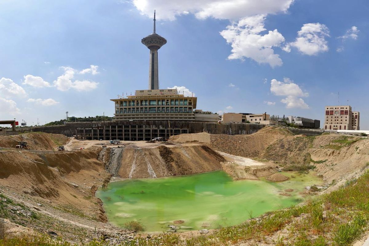 خطر کج شدن برج‌میلاد برطرف شد