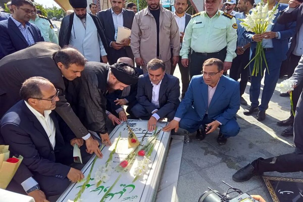 ادای احترام استاندار مازندران به مقام شامخ شهیدان والامقام در بهشهر