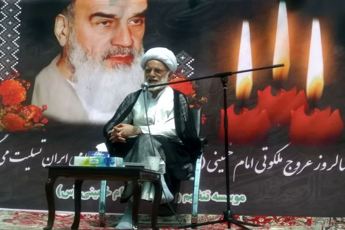امام خمینی (ره) بستر جدیدی برای احیای معنویت ایجاد کرد