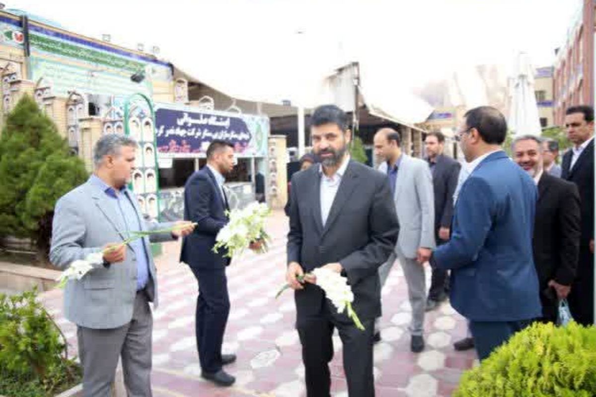 ادای احترام مدیران روابط عمومی دستگاه‌های اجرایی استان کرمان به شهدا