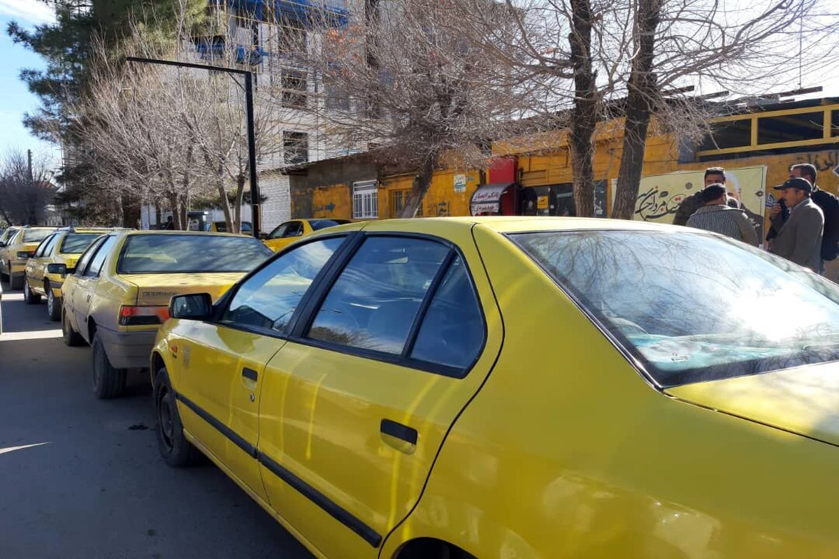 تشکیل ۲۰ پرونده تعزیراتی برای تاکسی‌های متخلف شهر همدان