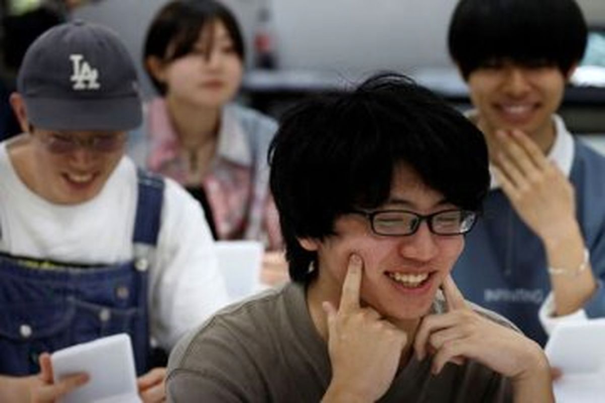 کلاس آموزش لبخند در دوران پساکرونا در ژاپن