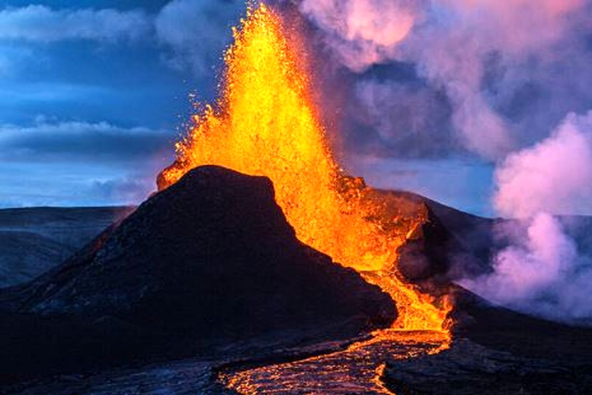پیش از آغاز حیات، آتشفشان‌ها و شهاب‌سنگ‌ها نانوکاتالیست به زمین داده‌اند