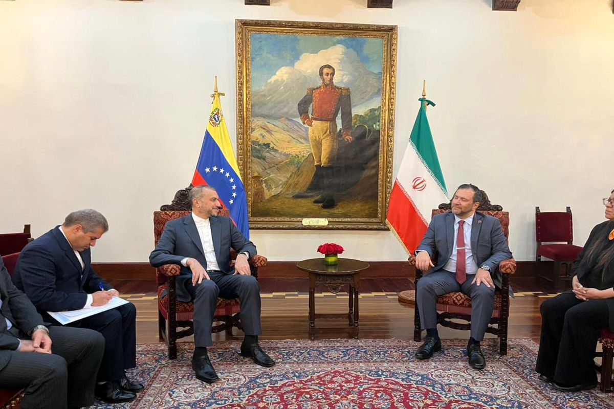تاکید بر دور جدیدی از همکاری‌ها در دیدار وزرای خارجه ایران و ونزوئلا