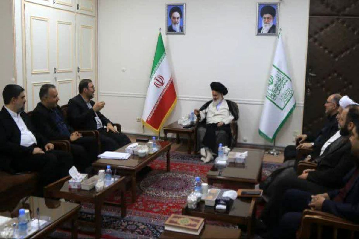 دیدار رئیس ستاد انتخابات کشور با آیت الله حسینی بوشهری