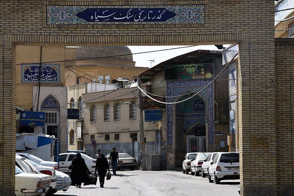 تهدید سالک علیه بهداشت عمومی در محله سنگ سیاه شیراز