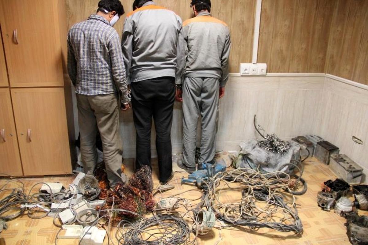 شناسایی و دستگیری سارق سیم و کابل برق در بندرعباس