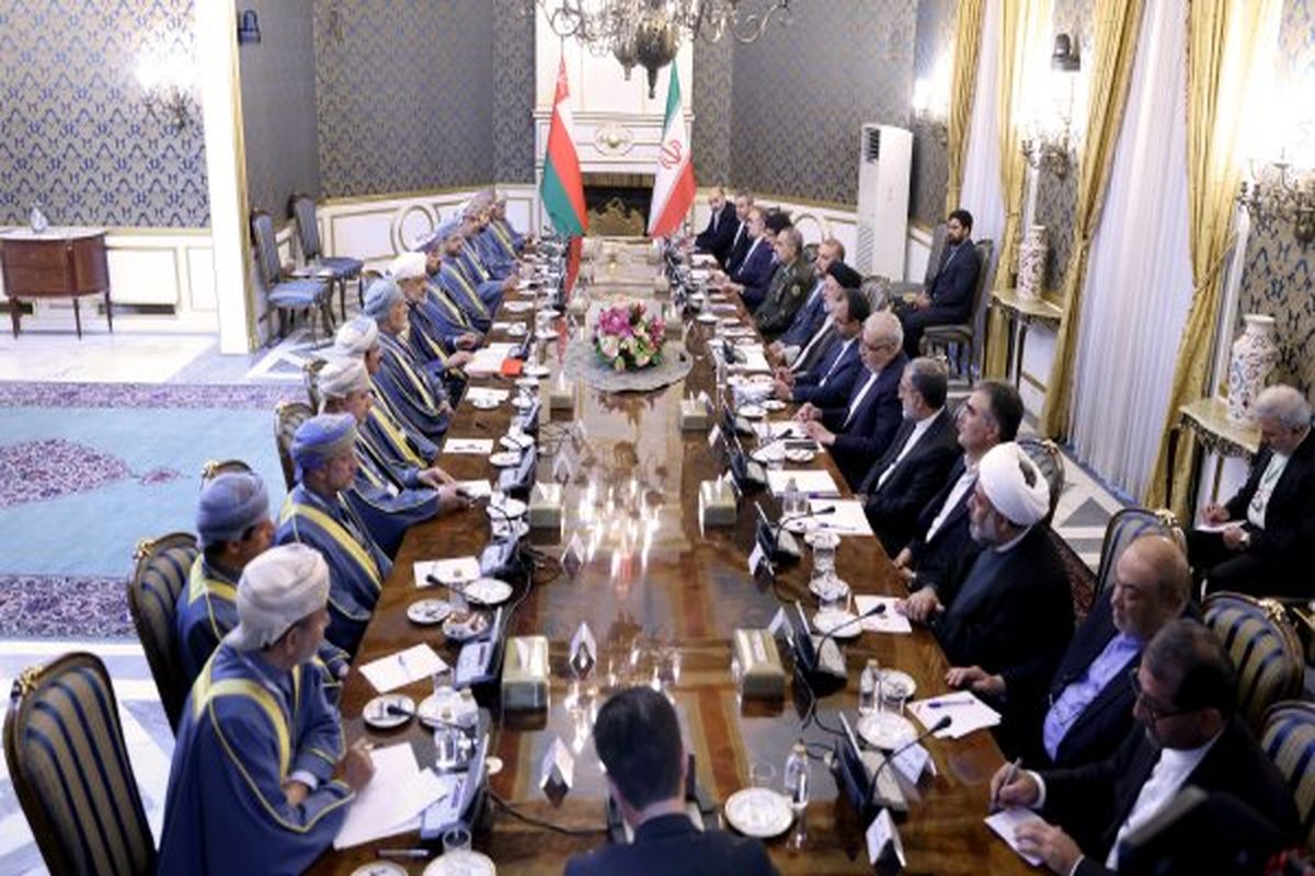 رئیسی: روابط ایران و عمان از مرحله تجاری به مرحله سرمایه‌گذاری ارتقا یافته است/ سلطان عمان: حجم تبادلات تجاری ایران و عمان ۲ برابر شده است