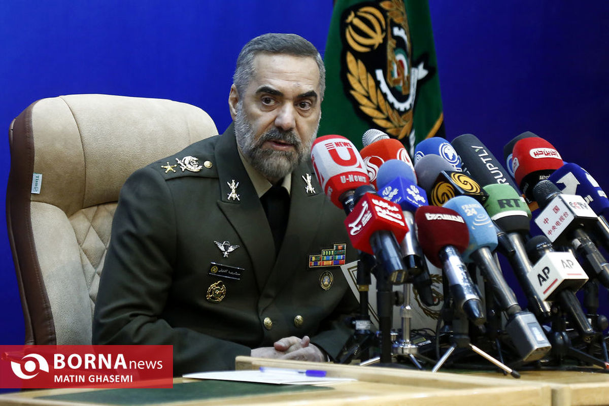 وزیر دفاع: مهمات هوشمند ساخت متخصصان صنعت دفاع ایران در دنیا سرآمد است