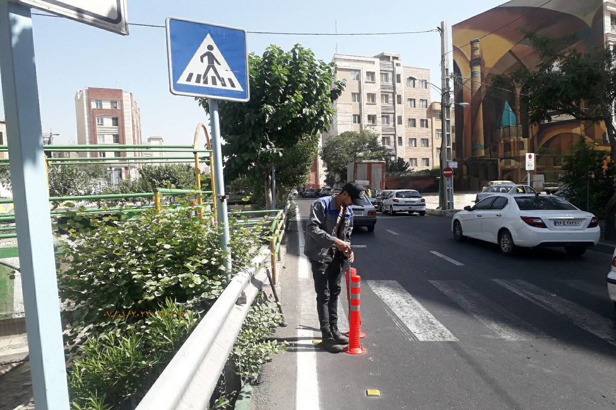 ایمنی تردد در  ۱۸ گذرگاه عابر پیاده منطقه ۱۳ تهران با نصب  موانع ارتجاعی