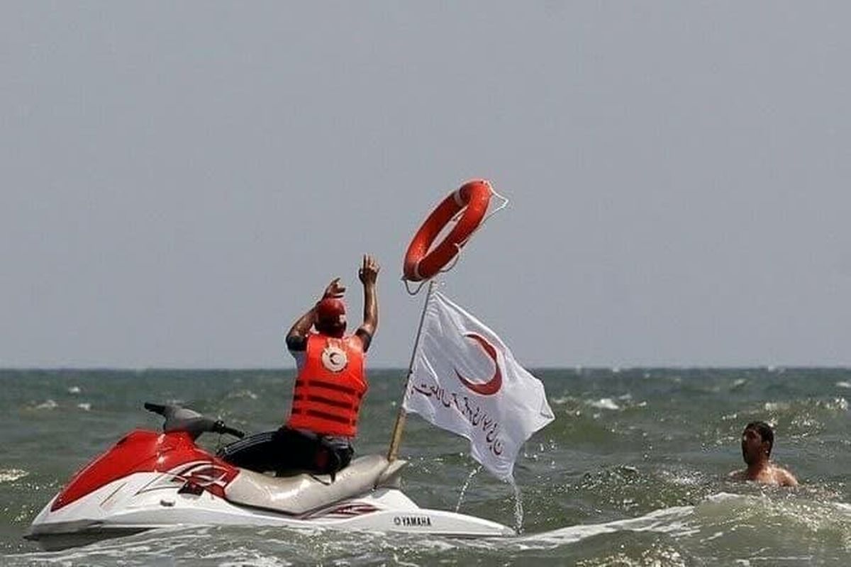 نجات ۳۵۸ نفر از خطر غرق شدن در دریای مازندران