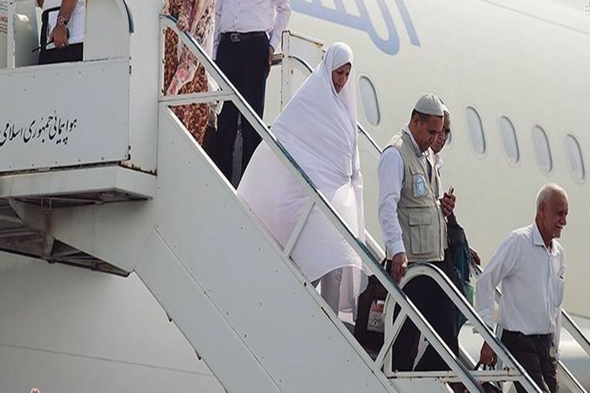 استقرار تیم مراقبت بهداشتی مرزی در فرودگاه شهید هاشمی نژاد، همزمان با بازگشت حجاج