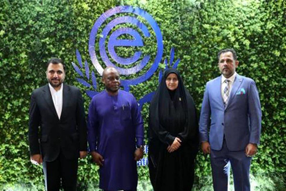 وزیر ارتباطات و مهمانان اجلاس وزرای ارتباطات اکو از غرفه ایرانسل بازدید کردند