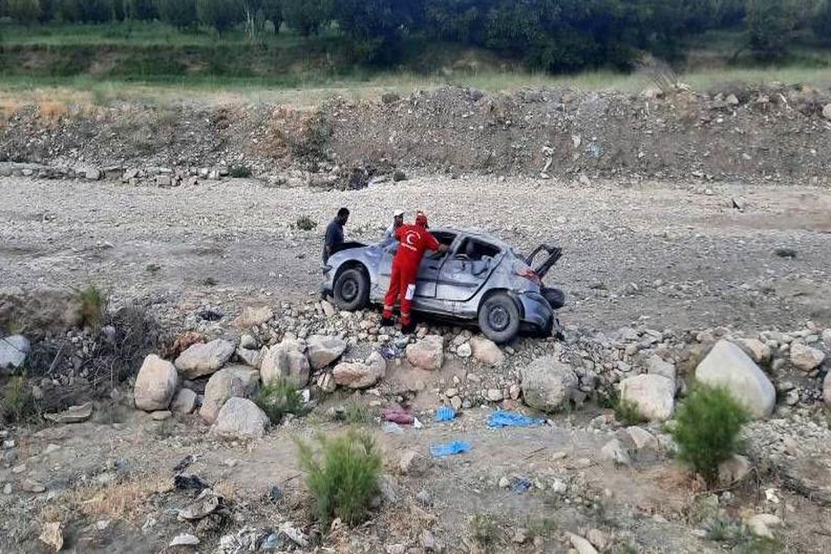 سقوط خودروی ۲۰۶ در محور ارومیه سیلوانا به رودخانه با چهار مصدوم