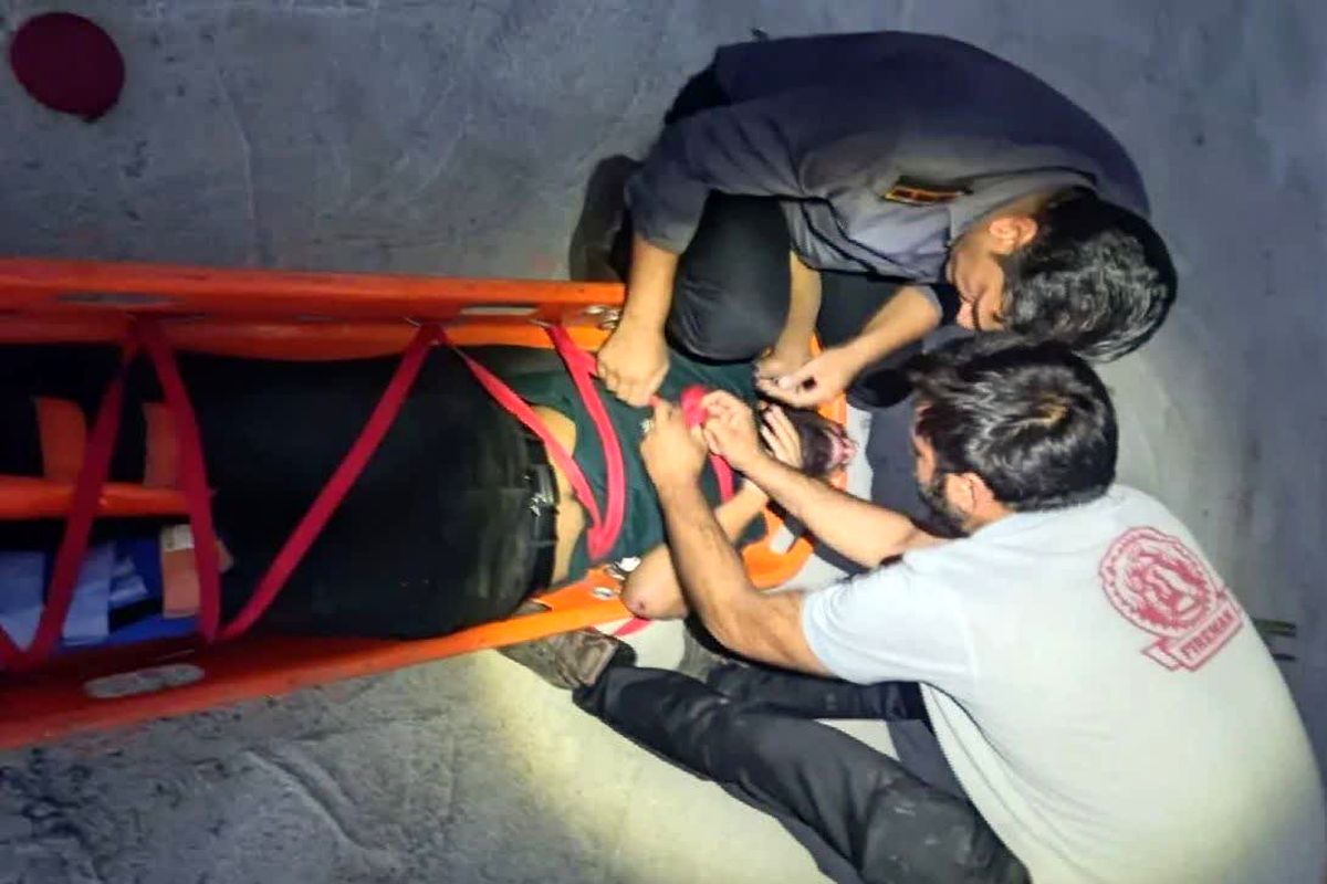 نجات جان یک جوان ۳۰ ساله سقوط کرده از ارتفاع