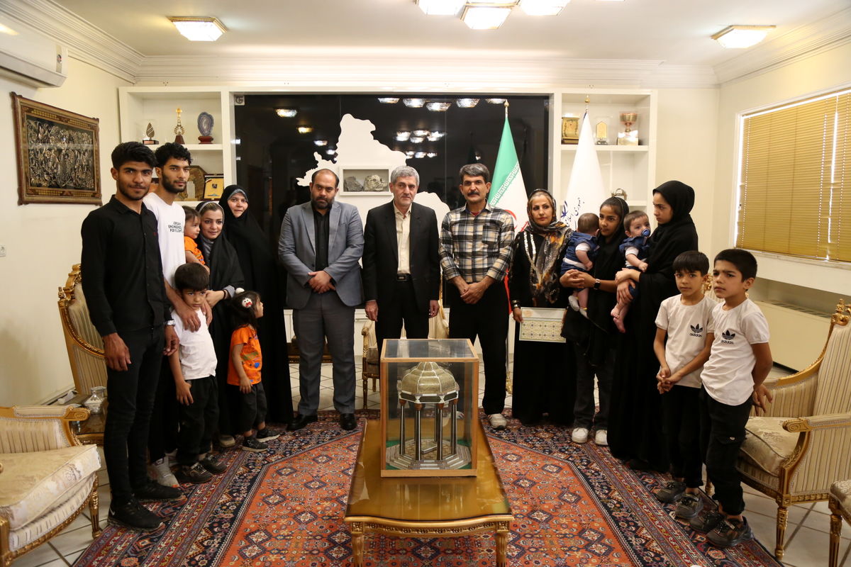 استاندار فارس : خانواده ۱۱ فرزندی سروستانی صاحب زمین رایگان شدند