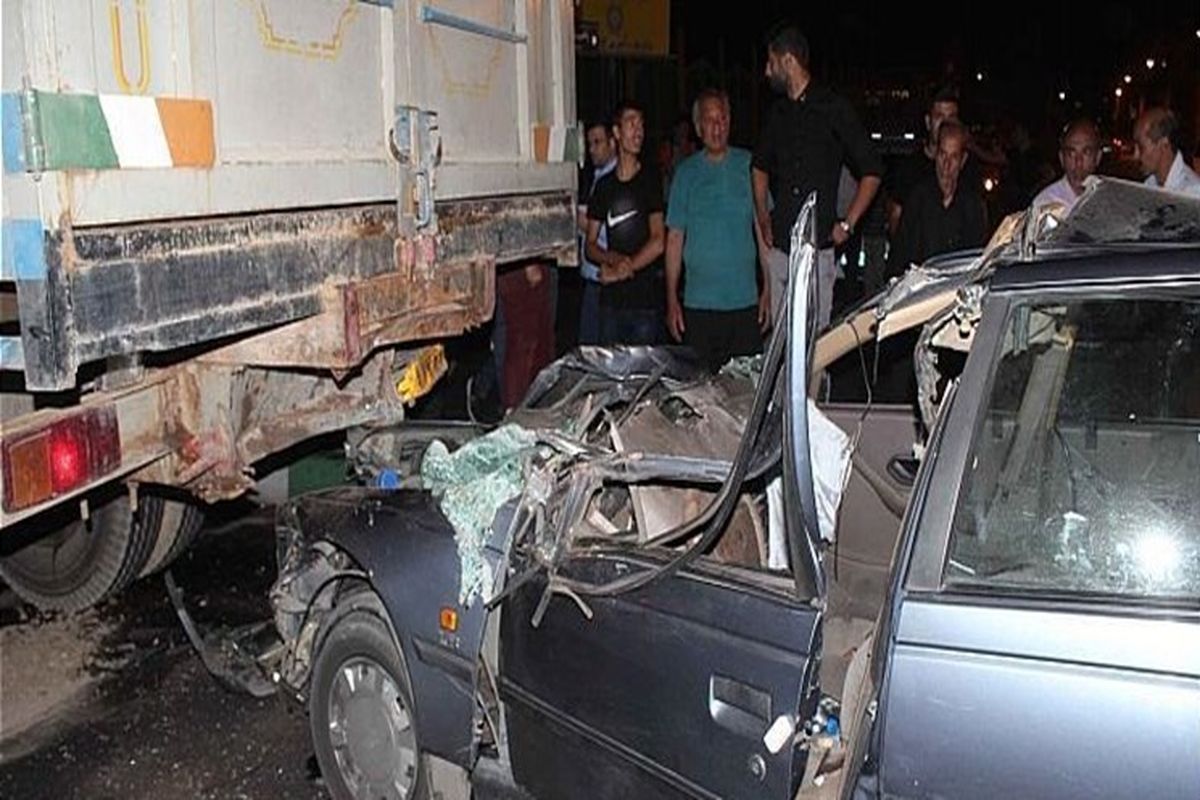 تصادف مرگبار  یک دستگاه پژو با کامیون در بزرگراه شهید یاسینی