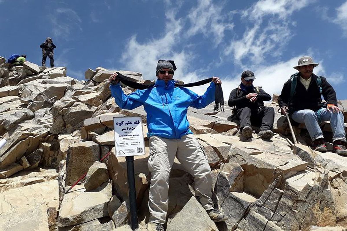صعود رییس کمیته ملی پارالمپیک به علم کوه