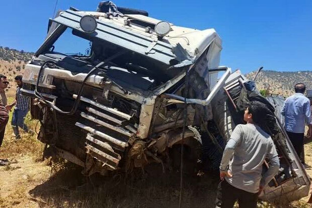 سرعت غیر مجاز تریلر علت تصادف زنجیره‌ای در یاسوج