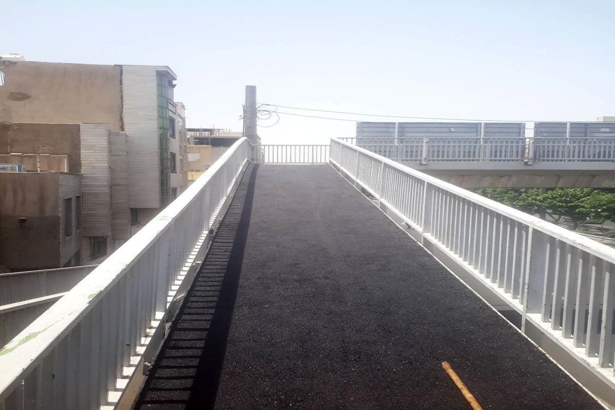 بهسازی پل عابر وموتوری شهید محلاتی در منطقه۱۴ تهران