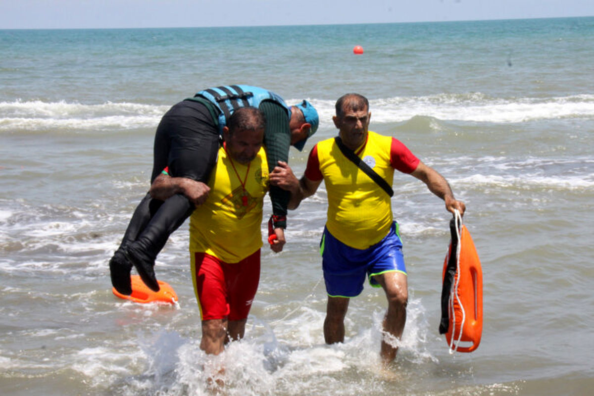 روزانه هشت نفر از مرگ حتمی در دریای مازندران نجات می یابند
