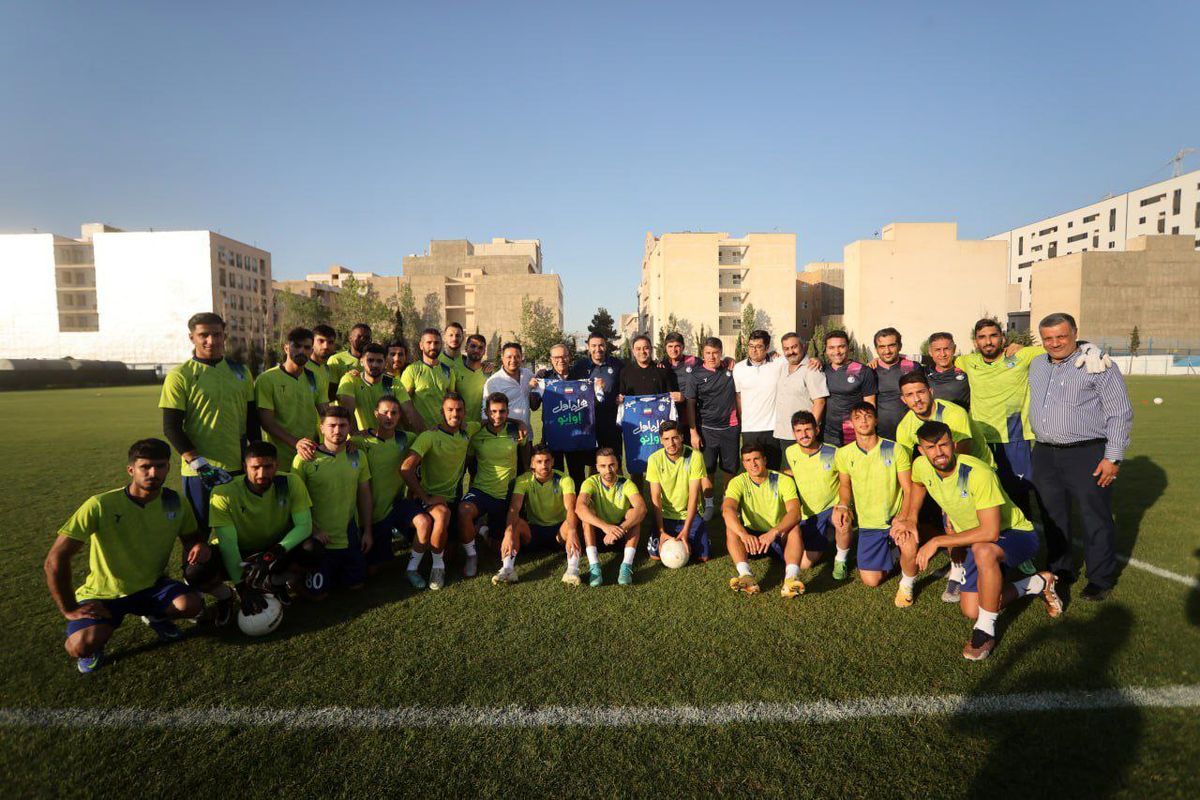 حضور هواداران مضروب استقلال در تمرین این تیم