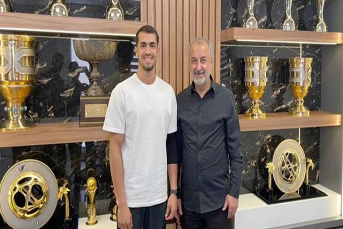 جوان اول پرسپولیس قراردادش را برای ۳ فصل دیگر تمدید کرد