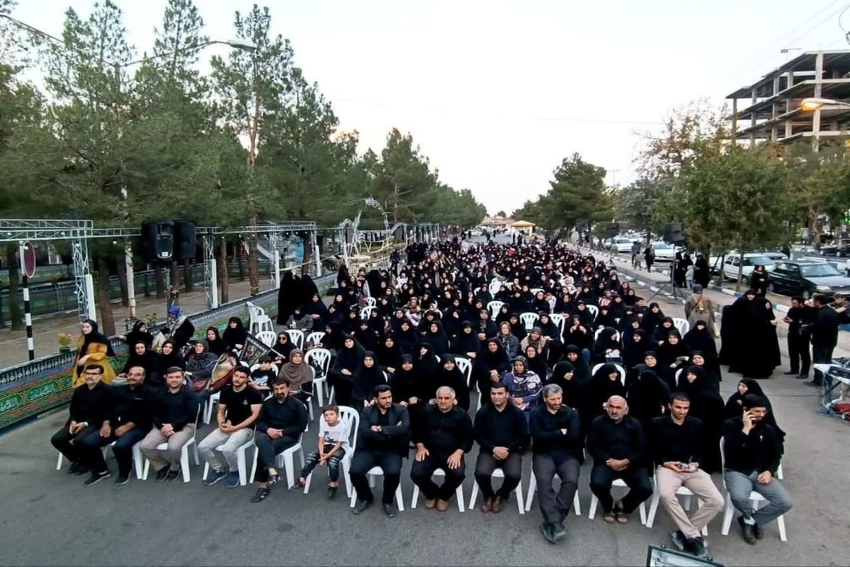 اجتماع بزرگ بانوان زینبی و مدافعان حریم خانواده  در محمدیه برگزارشد