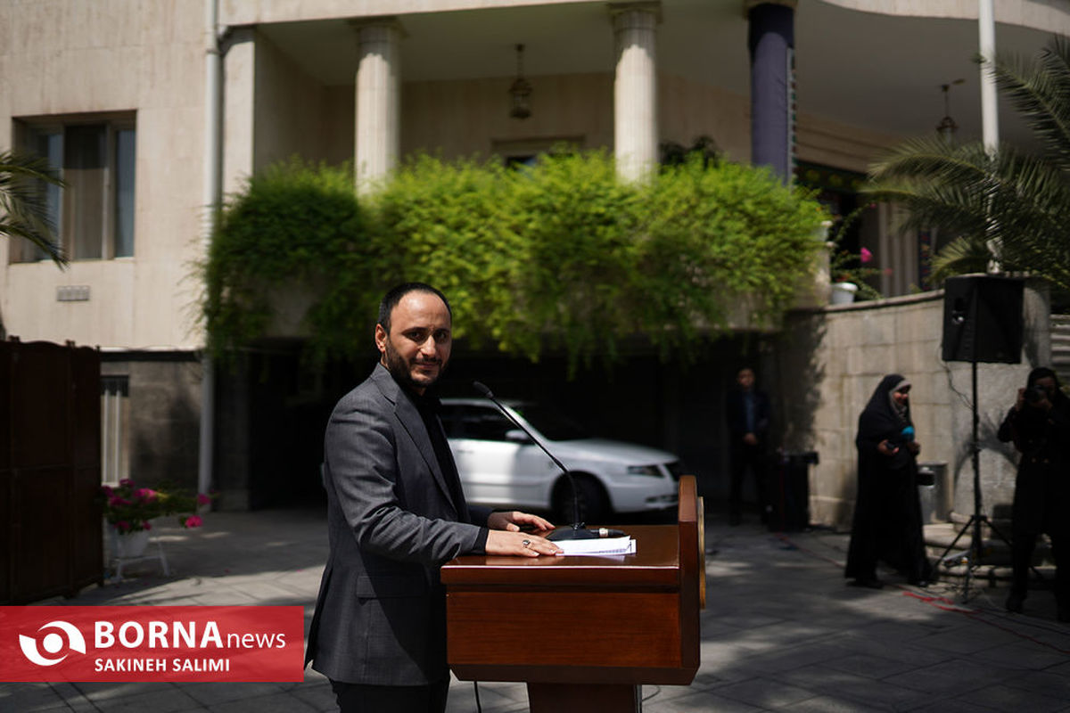 بهادری جهرمی: دولت برای تسهیل تردد زائران مجوز تاکسی‌های اینترنتی بین شهری صادر کرد