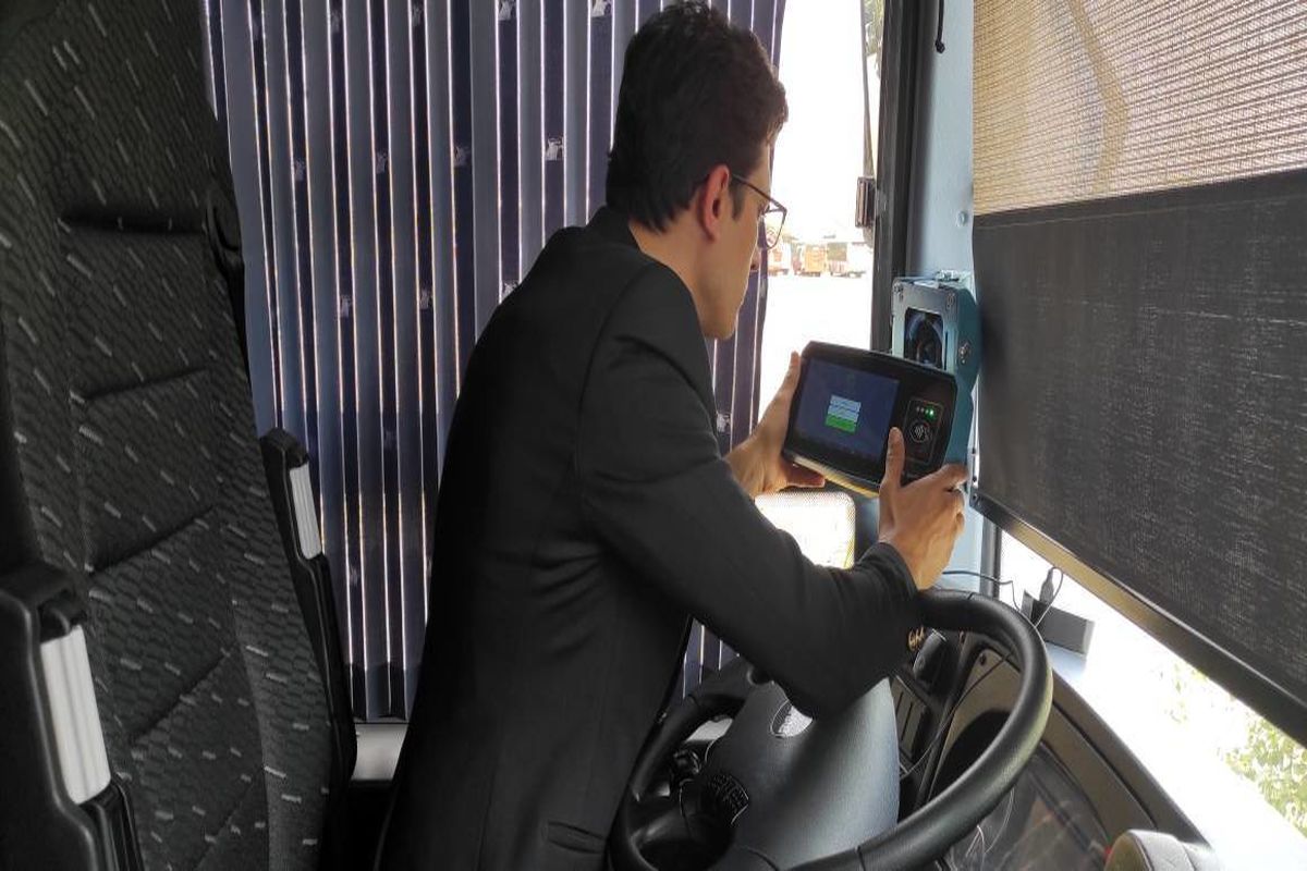 نصب آزمایشی نسل جدید دستگاه‌های پذیرنده بلیت الکترونیک بر اتوبوس های تهران