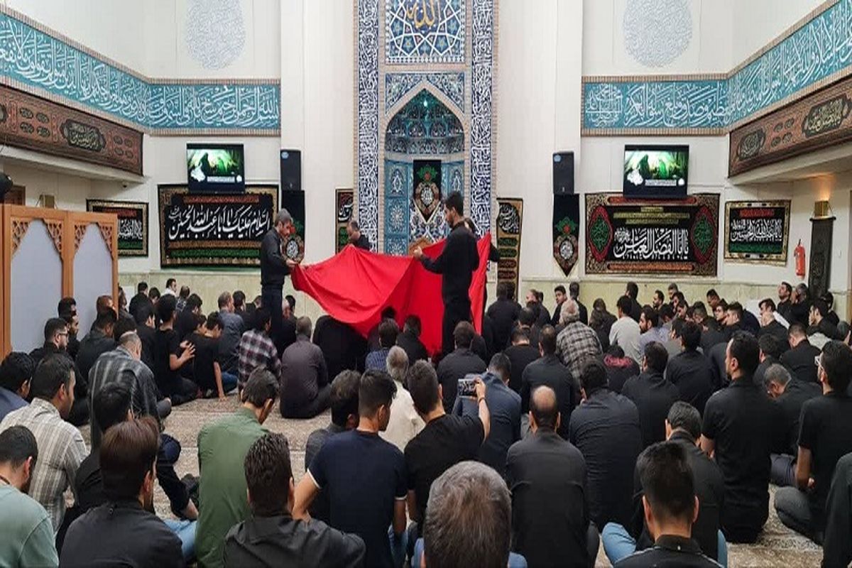 پرچم مطهر گنبد امام حسین (ع) مهمان جمع عزادار پارک فناوری پردیس