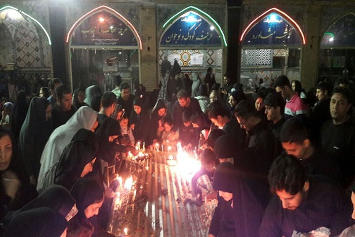 افروختن شمع در شام غریبان ابی عبدالله در قزوین