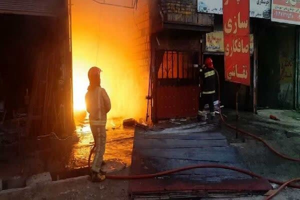 عیدی پور :  کارخانه فوم شیراز دچار آتش سوزی شد