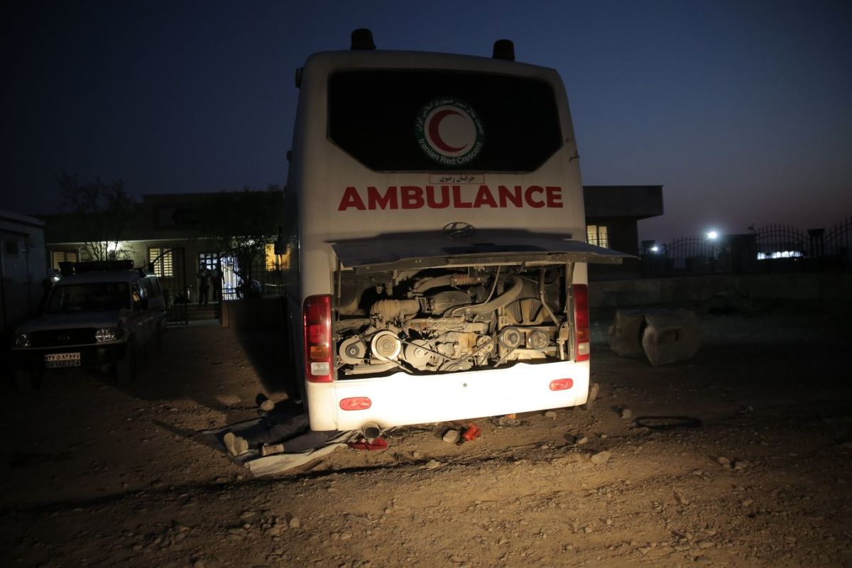 تعمیر و راه‌اندازی اتوبوس آمبولانس در کشور عراق توسط اکیپ امداد اتوبوسرانی مشهد