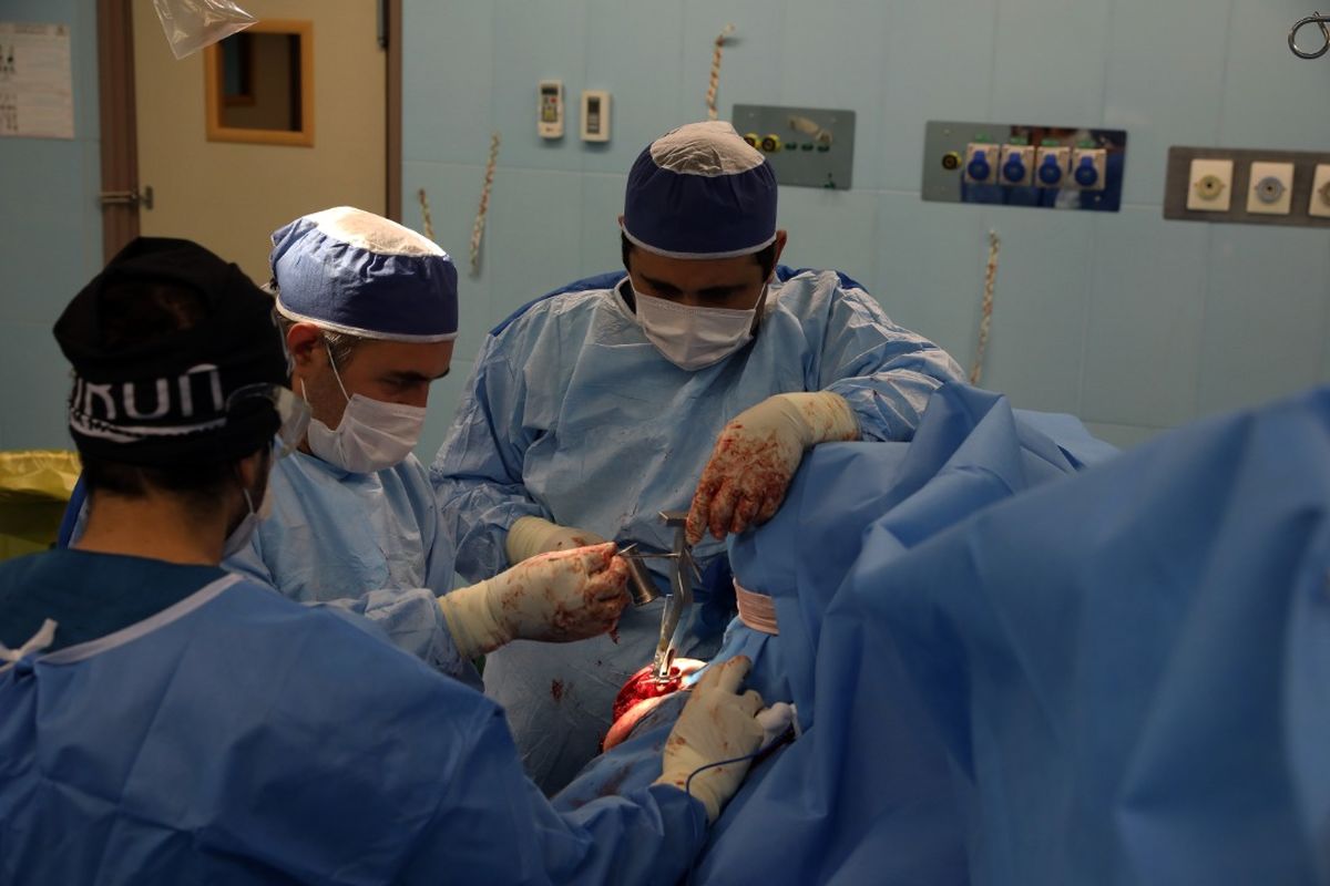 انجام عمل جراحی تعویض کامل مفصل شانه برای اولین مرتبه در اندیمشک