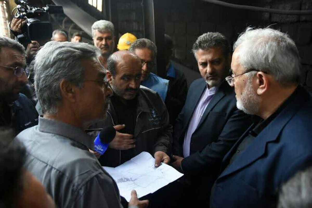 حضور وزیر صمت در محل انفجار معدن طزره دامغان